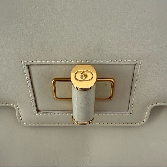 Vintage Gucci cream beige leather shoulder bag with gold GG turnlock closure - Picture 7 of 16